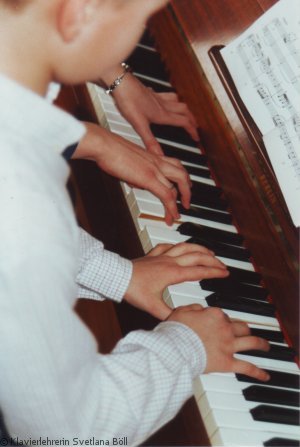 Foto Klavierunterricht in Korntal - Klavierlehrerin - Svetlana Bll : 4-hndig mit einem Schler